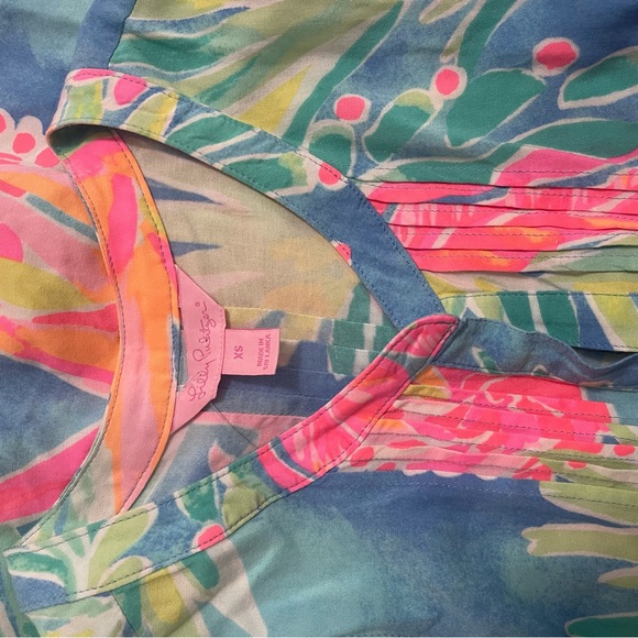 Lilly Pulitzer Sleeveless Floral and Flamingo Print Shell in Blue and Pink - Picture 7 of 9